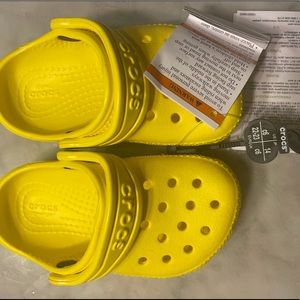 Yellow Crocs in children’s 6